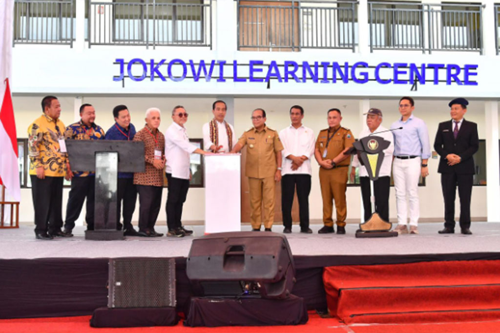 Presiden Joko Widodo (Jokowi) meresmikan operasional fasilitas pendidikan Jokowi Learning Center di SMA Kebangsaan, Kabupaten Lampung Selatan, Provinsi Lampung, Kamis, 11 Januari 2024.
