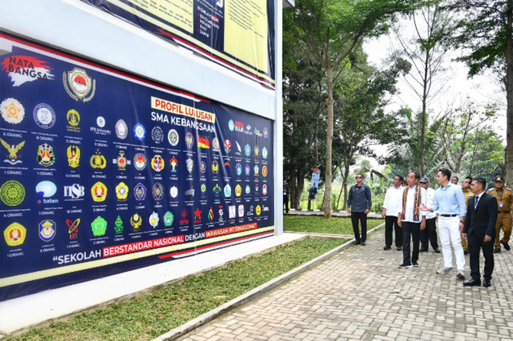 Kompetisi tersebut, kata Jokowi, mengukur capaian infrastruktur, teknologi, inovasi, termasuk yang berkaitan dengan pendidikan dan kesehatan. 