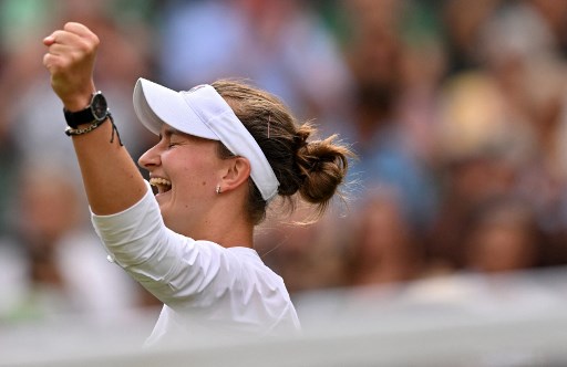 Krejcikova akan menghadapi unggulan ketujuh Jasmine Paolini pada Sabtu, 13 Juli dalam final Grand Slam kedua dalam karier petenis berusia 28 tahun itu setelah kemenangannya di French Open pada 2021.