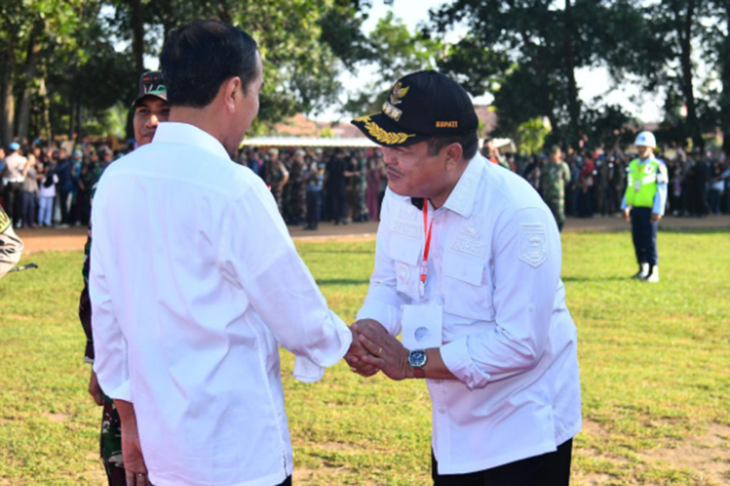 Tampak melepas keberangkatan Presiden di Stadion Transad Poncowati yaitu Bupati Lampung Tengah Musa Ahmad, Dandim 0411/KM Letkol Arh. Rendra Febrandari Suparman, dan Kapolres Lampung Tengah AKBP Andik Purnomo Sigit. 