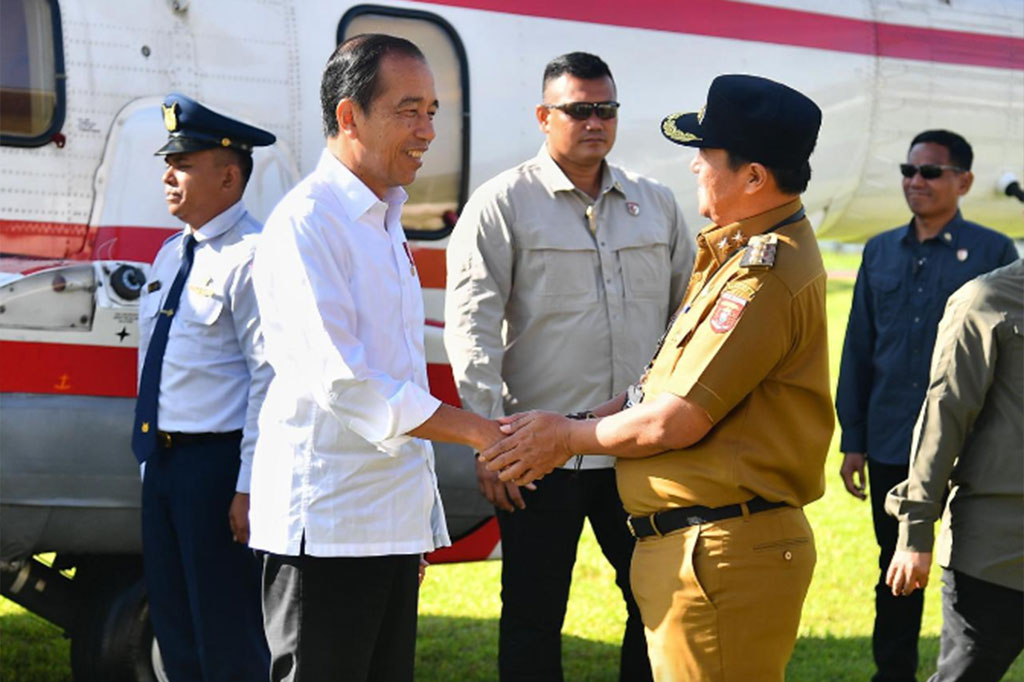 Di Kabupaten Lampung Barat, Presiden Jokowi juga diagendakan untuk meninjau panen kopi di Desa Kembahang, Kecamatan Batubrak. Selanjutnya, Presiden akan kembali ke Stadion Bumi Sekala Bekhak guna lepas landas menuju Kabupaten Tanggamus.