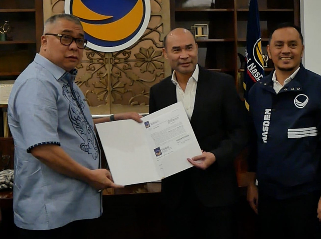 Badan Pemenangan Pemilu (Bappilu) DPP Partai NasDem, Jumat, 12 Juli 2024, resmi menyerahkan rekomendasi dukungan kepada Ahmad Ali sebagai calon gubernur Sulawesi Tengah (Sulteng). Penyerahan rekomendasi dipimpin Sekretaris Bappilu Willy Aditya. 