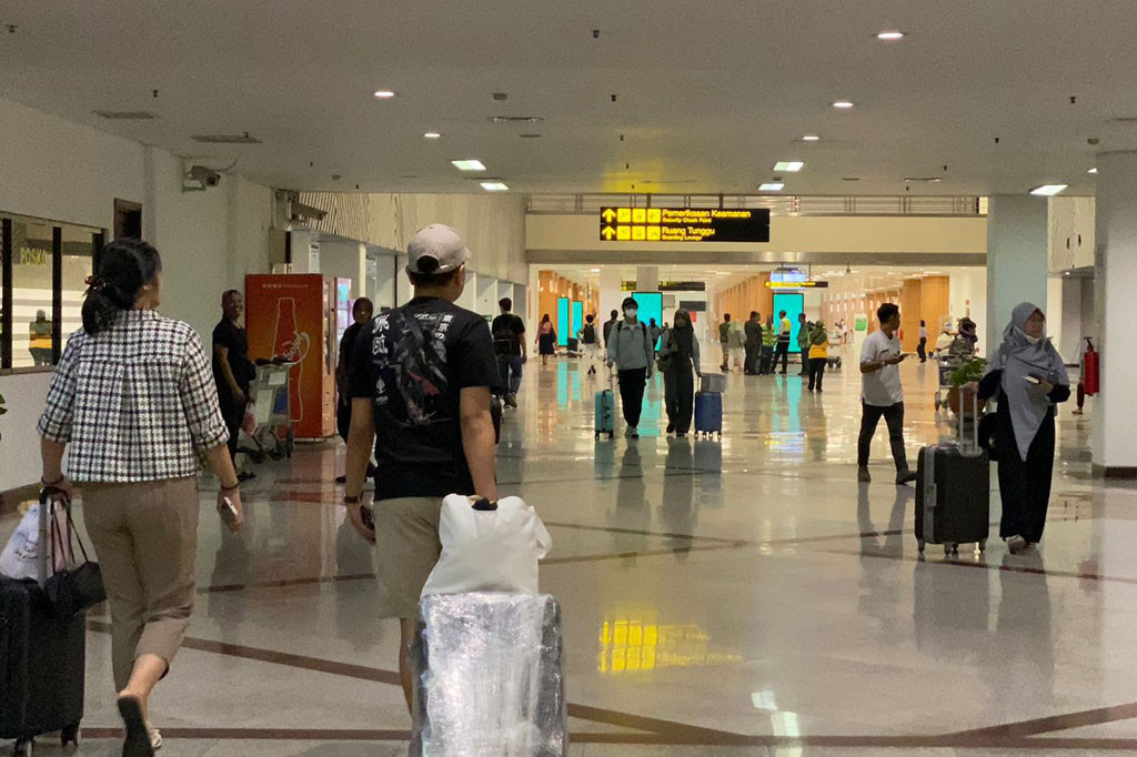 Jika dibandingkan dengan periode yang sama di tahun 2023, angka itu mengalami kenaikan lima persen. Pada semester 1 tahun 2023 lalu, jumlah penumpang di Bandara Juanda 6.513.786 orang.