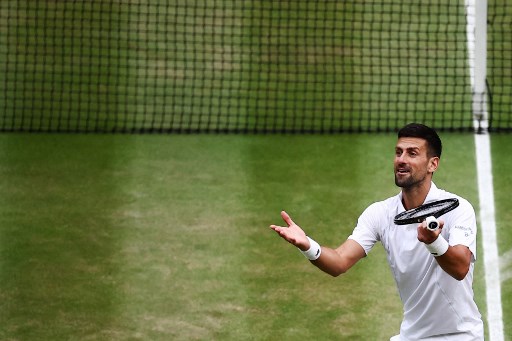 Djokovic, yang berusia 37 tahun, bisa saja menyamai rekor Roger Federer dengan delapan gelar Wimbledon dan menjadi juara tertua di era modern jika ia berhasil membalas kekalahan tahun lalu dari Alcaraz.