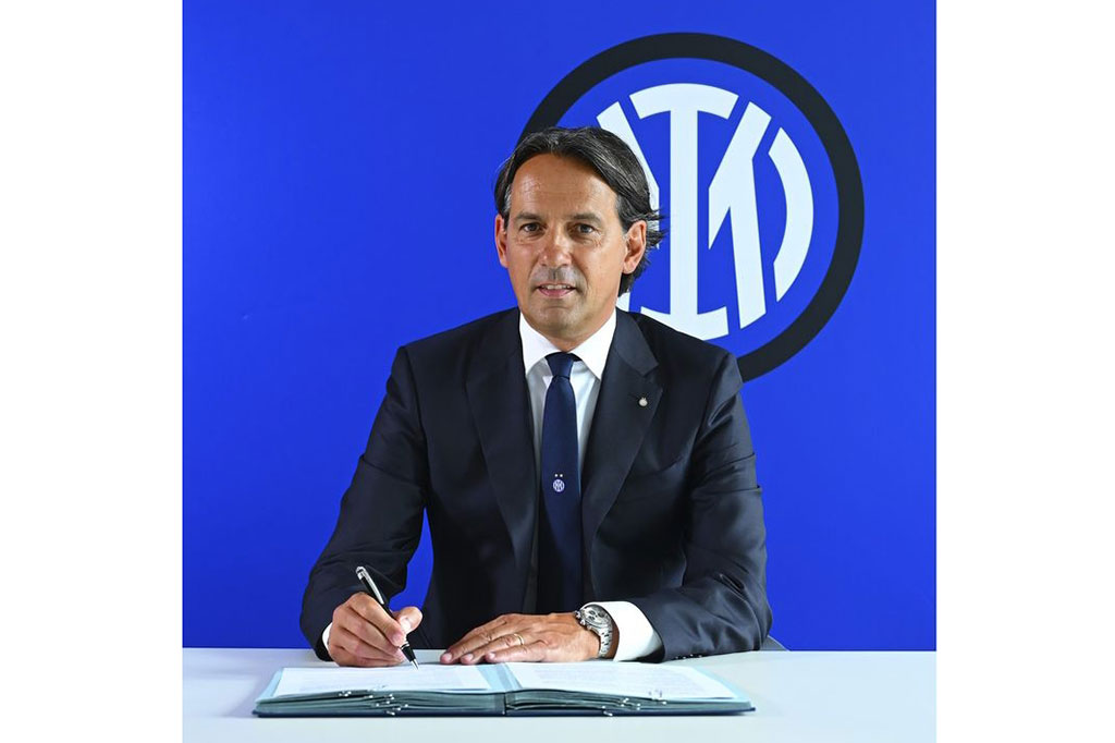 Inter Milan, Jumat, 12 Juli 2024, mengumumkan bahwa Simone Inzaghi telah meneken kontrak baru untuk melatih I Nerazzurri selama dua tahun ke depan.