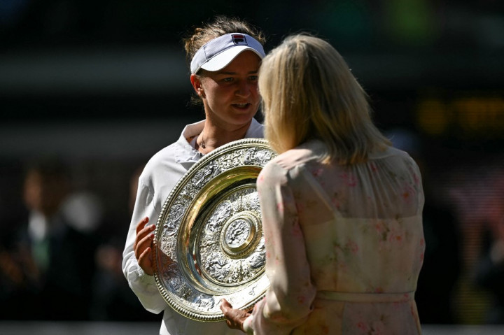 Krejcikova, unggulan ke-31, menang 6-2, 2-6, 6-4 untuk menambah gelar Grand Slam dari All England Club 2024 setelah kemenangannya di French Open 2021.