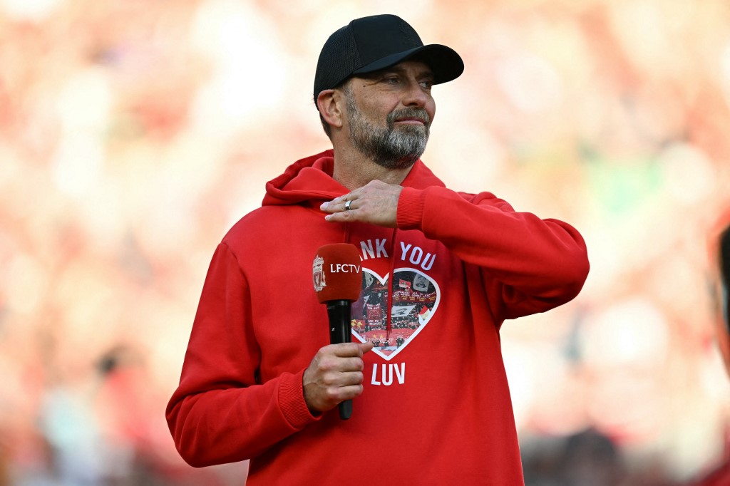 Juergen Klopp tampaknya masih terlalu cinta dengan Liverpool. Meski tak lagi menjadi pelatih The Reds, Klopp kembali bekerja untuk Liverpool sebagai duta LFC Foundation.