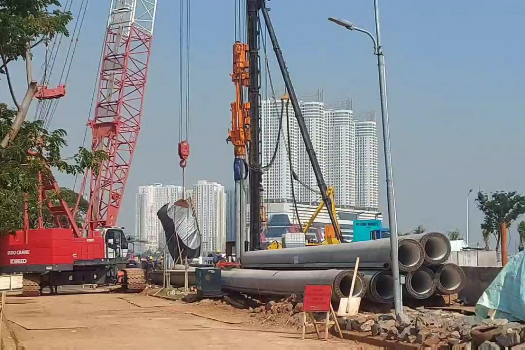 Peresmian pemancangan tiang NCICD ini dilakukan secara simbolis oleh Walikota Jakarta Utara, Ali Maulana Hakim dan jajaran, serta tokoh masyarakat setempat.