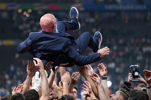 Sementara itu, hasil ini membuat Inggris harus merasakan kegagalan kedua di partai puncak Euro secara beruntun, setelah pada edisi sebelumnya dikalahkan Italia lewat drama tendangan adu penalti.  