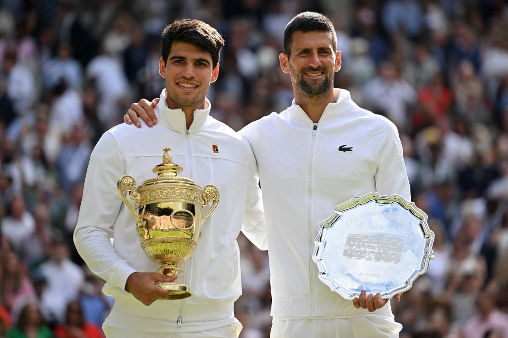 Jika kemenangan lima set Alcaraz pada 2023 melawan Djokovic adalah sebuah pencapaian epik untuk meraih gelar pertamanya di All England Club, pertemuan dalam final tahun ini didominasi oleh petenis berusia 21 tahun itu.