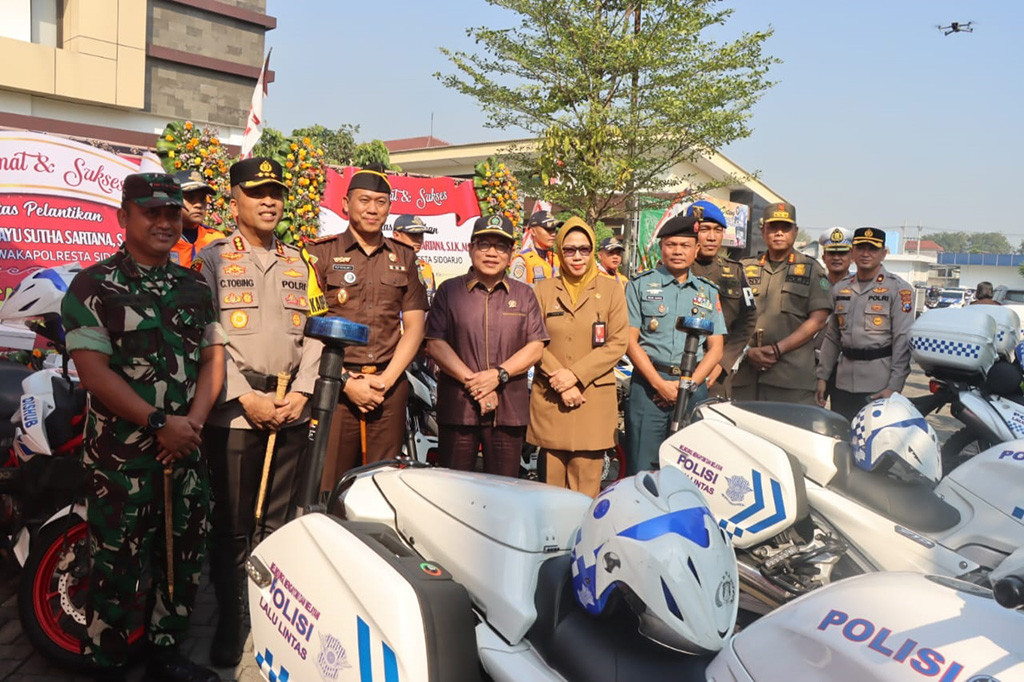 Apel Gelar Pasukan Operasi Patuh Semeru 2024 di wilayah Kabupaten Sidoarjo dilakukan pada Senin, 15 Juli 2024. Apel dipimpin Kapolresta Sidoarjo Kombes Christian Tobing dengan melibatkan personel gabungan dari polisi, TNI, dinas perhubungan, Satpol PP serta stake holder terkait.