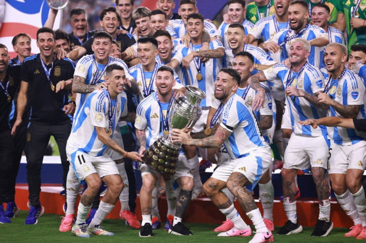 Timnas Argentina berhasil menjuarai Copa America 2024. Tim Tango menang dengan skor tipis 1-0 atas Kolombia pada Senin, 15 Juli 2024 WIB.