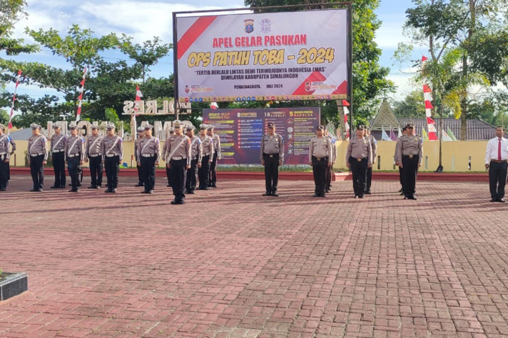 Operasi Patuh Toba 2024 yang digelar dua pekan ini melibatkan 1.377 personel dari Polda Sumatra Utara dan jajaran kewilayahan. Operasi ini mengedepankan fungsi lalu lintas dalam kegiatan edukatif, persuasif, dan
humanis serta penegakan hukum bagi pelanggar dengan fokus operasi meliputi 10 jenis pelanggaran lalu lintas yang sering terjadi, seperti tidak menggunakan helm SNI, melawan arus, menggunakan ponsel saat berkendara, dan pelanggaran lainnya.