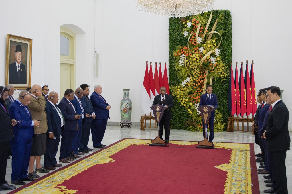Iring-iringan kendaraan PM James Marape dan delegasi tiba di Istana Bogor pada pukul 10.00 WIB.