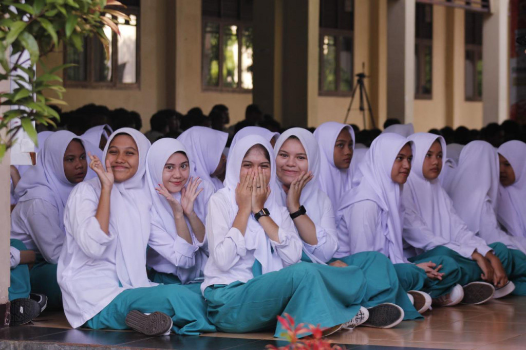 Acara diawali dengan morning gathering bersama seluruh siswa, guru, dan staf sekolah. Dilanjutkan dengan penampilan berbagai atraksi seni dari para siswa. 