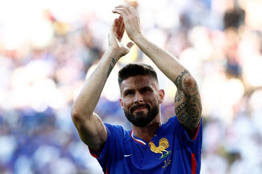 Pencetak gol terbanyak sepanjang masa timnas Prancis Olivier Giroud, Senin, 15 Juli 2024, mengonfirmasi akan pensiun dari timnas. Dia menyebut bahwa ini merupakan saat yang tepat untuk menutup karier internasionalnya dengan catatan 57 gol dari 137 penampilan.