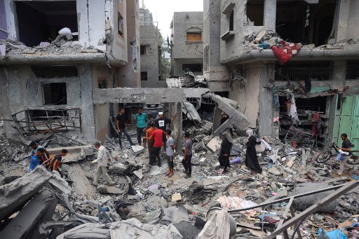 Bulan lalu, Radio Angkatan Darat Israel, mengutip pejabat militer, mengatakan bahwa sekitar 50 ribu bom telah dijatuhkan di Gaza oleh pesawat tempur Israel sejak 7 Oktober lalu, seraya menambahkan bahwa antara 2 - 3 ribu bom tidak meledak.