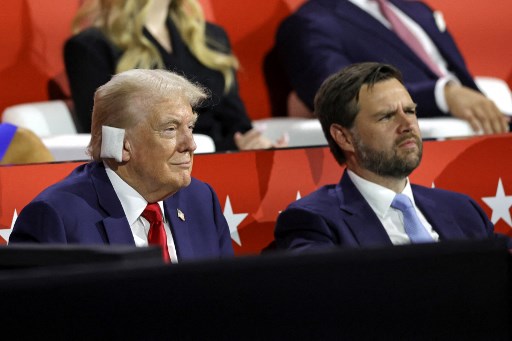 Donald Trump memenangi nominasi resmi sebagai calon presiden dari Partai Republik dan memilih seorang loyalis sayap kanan sebagai calon wakil presiden, mengawali konvensi partai kemenangan setelah upaya pembunuhan yang gagal pada akhir pekan lalu.