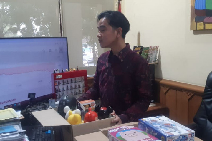 Sembari mengemasi barang, Gibran mengungkapkan sejumlah agendanya setelah mengundurkan diri dari jabatan Wali Kota Solo. Ia menuturkan harus segera mengemasi dan mengosongkan ruang kerjanya karena bakal segera ditempati Wakil Wali Kota Solo Teguh Prakosa yang nantinya bertindak sebagai Plt Wali Kota Solo.