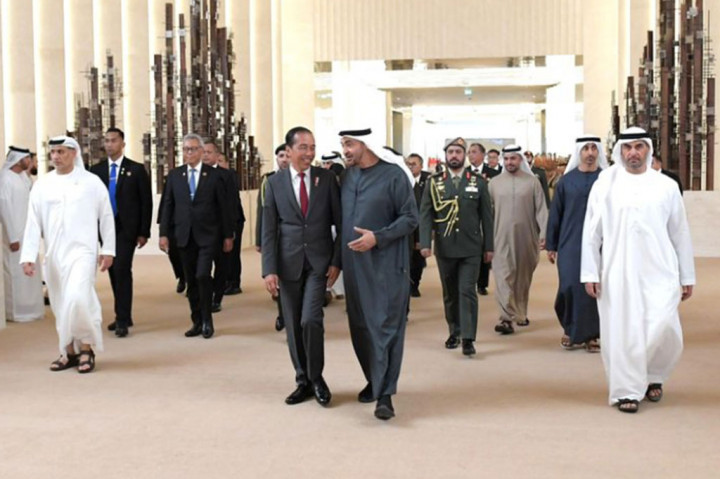 Dalam kunjungan kenegaraan ke PEA, Presiden Joko Widodo diagendakan untuk mengadakan pertemuan dengan Presiden MBZ di Qasr Al Watan, Abu Dhabi, Rabu, 17 Juli. Kunjungan ini bertujuan mempererat hubungan kerja sama kedua negara, utamanya dalam bidang ekonomi dan investasi.