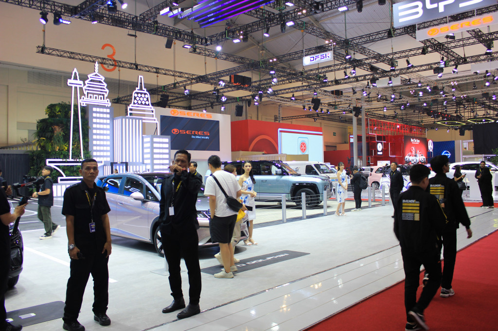 Merek-merek kendaraan komersial yang juga turut ikut serta pada GIIAS 2024 yakni DFSK, Hino, Isuzu, Mitsubishi Fuso, serta UD Trucks.