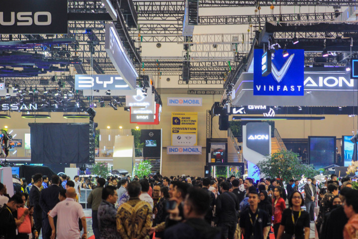 Masyarakat yang akan berkunjung dapat membeli tiket masuk GIIAS 2024 dengan dua cara, yakni dengan mengunduh aplikasi Auto360 melalui PlayStore dan AppStore, atau melalui situs web di tautan www.auto360.id.