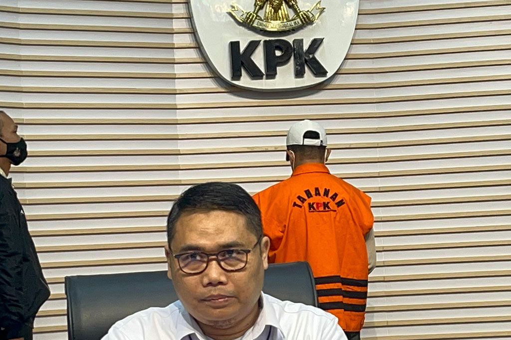 Komisi Pemberantasan Korupsi (KPK) menahan mantan Ketua DPD Gerindra Malukun Utara (Malut) Muhaimin Syarif hari ini, 17 Juli 2024. Upaya paksa itu dilakukan setelah penyidik menahannya pada Selasa, 16 Juli 2024, malam.