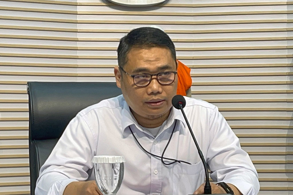 Duit itu diserahkan kepada Abdul secara tunai dan transfer. Gubernur nonaktf Malut itu menggunakan tangan ajudan dan rekening keluarga serta perusahaan terkait untuk menerima dana dari Muhaimin. Total, ada empat proyek yang diterima Muhaimin karena uang suap ini. KPK masih melakukan pendalaman.