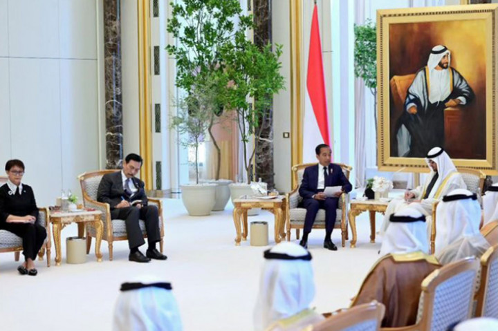 Ketiga, terkait kerja sama iklim dan energi bersih, Jokowi mengapresiasi dukungan investasi 145 megawatt pembangkit listrik tenaga surya terapung di Cirata, yang akan dikembangkan hingga 500 megawatt.