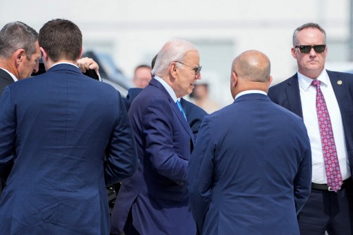 Juru Bicara Gedung Putih Karine Jean-Pierre mengatakan bahwa Presiden Biden akan melakukan isolasi mandiri dan akan terus menjalankan semua tugasnya secara penuh selama masa tersebut.