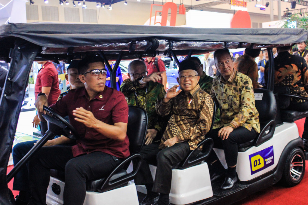 Wakil Presiden (Wapres) Ma'ruf Amin meminta kemandirian industri otomotif nasional perlu terus dibangun dengan mengembangkan ekosistem industri otomotif, mulai dari produksi bahan baku hingga industri perakitan dan pendukung.