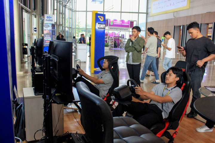Medcom.id turut memeriahkan gelaran pameran otomotif 'Gaikindo Indonesia International Auto Show (GIIAS) 2024', di ICE BSD, Tangerang, Kamis, 18 Juli 2024. Tahun ini Medcom.id kembali menggelar kompetisi 'Racing Challenge' yang bisa diikutin semua pengunjung GIIAS 2024 dan berkesempatan mendapatkan hadiah menarik.