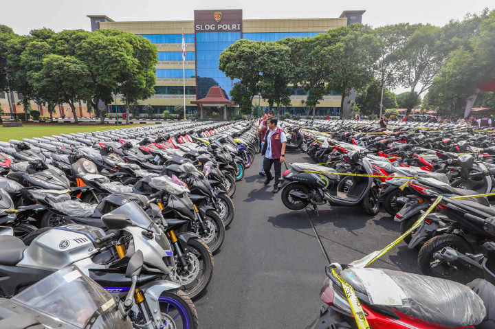 Pengungkapan kasus tersebut berawal dari adanya laporan masyarakat tentang adanya beberapa tempat yang menampung ratusan motor yang tidak memiliki dokumen.