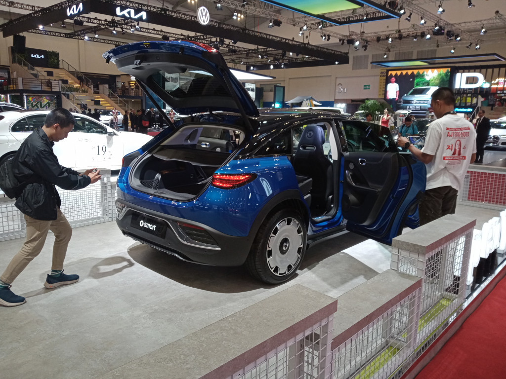 Mobil ini mengusung teknologi e-POWER generasi kedua dengan mesin bensin berkapasitas 1,4 liter yang berfungsi sebagai pengisi daya baterai untuk menyuplai energi ke motor listrik yang menggerakkan roda depannya.