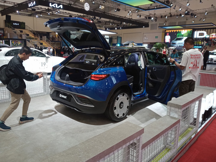 Mobil ini mengusung teknologi e-POWER generasi kedua dengan mesin bensin berkapasitas 1,4 liter yang berfungsi sebagai pengisi daya baterai untuk menyuplai energi ke motor listrik yang menggerakkan roda depannya.