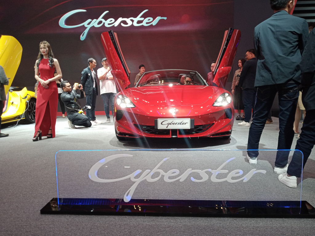 MG Motor Indonesia pada Rabu, 17 Juli 2024, meluncurkan kendaraan elektrik MG Cyberster dengan harga Rp1,6 miliar di ajang GAIKINDO Indonesia International Auto Show (GIIAS) 2024, yang berlangsung di ICE BSD, Tangerang, Banten.