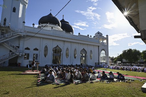 Ia menjelaskan Allah akan mencabut keberkahan sebuah wilayah apabila umat tersebut meninggalkan salat dan ada sifat dengki, iri, mencela, dan menabur fitnah. 