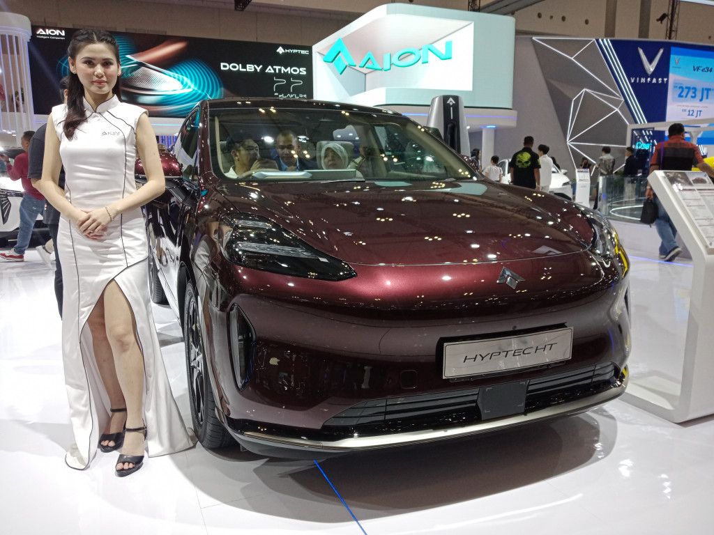 Pabrikan otomotif asal Tiongkok, AION melalui sub brandnya Hyptec resmi meluncurkan kendaraan elektrik terbarunya melalui Hyptec HT dengan harga Rp685 juta pada ajang Gaikindo Indonesia International Auto Show (GIIAS) 2024 di ICE BSD, Tangerang, Banten, Rabu, 17 Juli 2024.