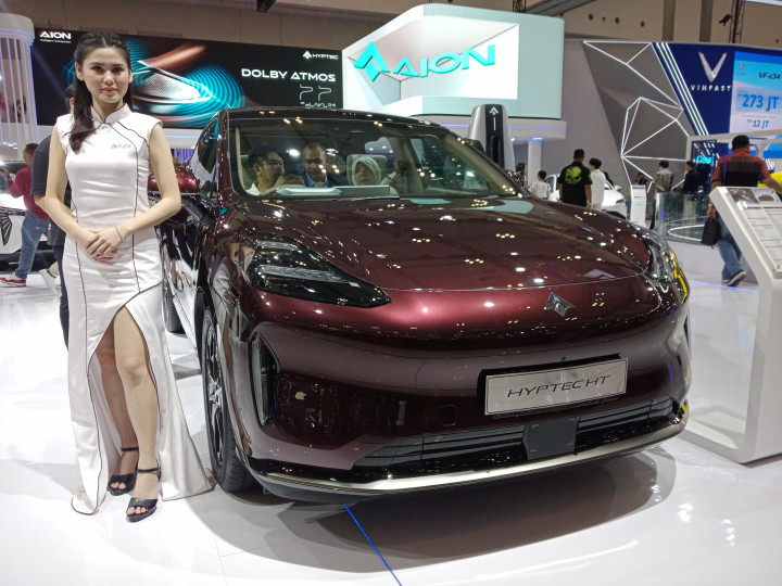 Pabrikan otomotif asal Tiongkok, AION melalui sub brandnya Hyptec resmi meluncurkan kendaraan elektrik terbarunya melalui Hyptec HT dengan harga Rp685 juta pada ajang Gaikindo Indonesia International Auto Show (GIIAS) 2024 di ICE BSD, Tangerang, Banten, Rabu, 17 Juli 2024.