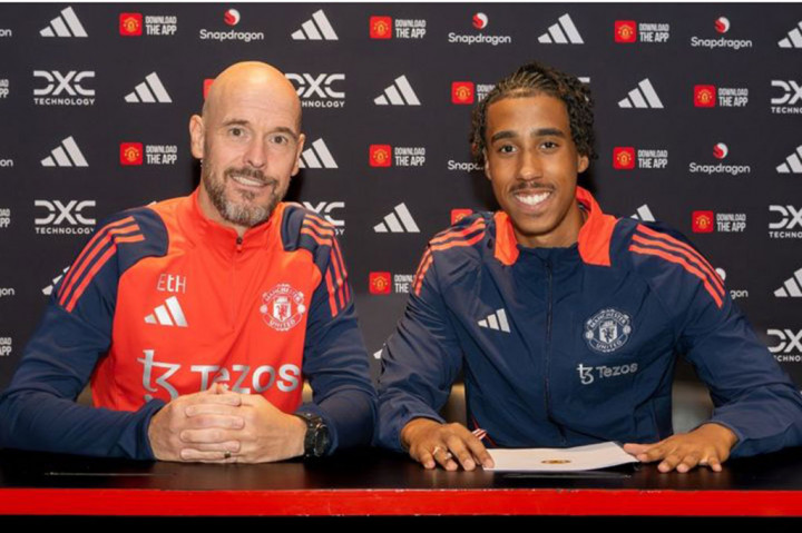 Manchester United (MU) telah resmi merampungkan transfer bek asal Prancis Leny Yoro dari Lille dengan nilai transfer sebesar 62 juta euro (sekitar Rp1,83 triliunan).