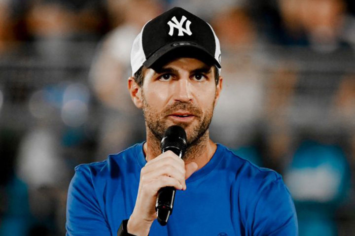 Fabregas sendiri mengatakan bahwa dia senang akhirnya bisa memulai karier kepelatihannya dan berterima kasih atas kepercayaan yang diberikan oleh manajemen klub.