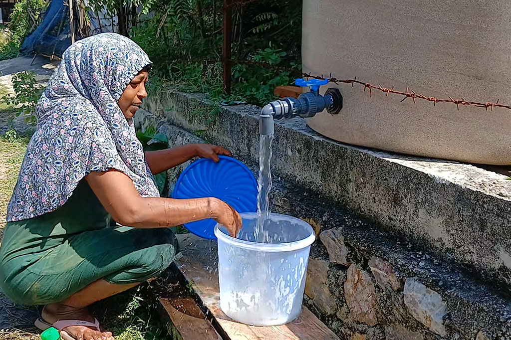 Musim kemarau ekstrem tahun ini membawa dampak kekeringan di beberapa wilayah di Indonesia, termasuk Kabupaten Aceh Besar. Kekeringan menyebabkan krisis air bersih bagi masyarakat di 25 desa di dua kecamatan, yaitu Kecamatan Lhoknga dan Peukan Bada, dengan total 16.755 jiwa yang terdampak.
