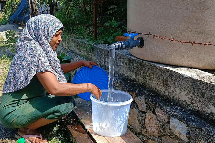 Musim kemarau ekstrem tahun ini membawa dampak kekeringan di beberapa wilayah di Indonesia, termasuk Kabupaten Aceh Besar. Kekeringan menyebabkan krisis air bersih bagi masyarakat di 25 desa di dua kecamatan, yaitu Kecamatan Lhoknga dan Peukan Bada, dengan total 16.755 jiwa yang terdampak.