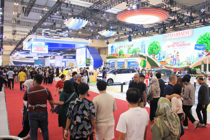 Seorang pengunjung bernama Alex asal Jakarta Barat mengaku penasaran dengan mobil-mobil yang dipamerkan di GIIAS 2024.