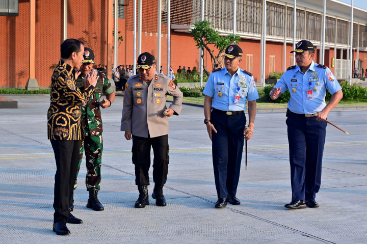 Presiden Joko Widodo bertolak menuju Provinsi Jawa Timur, pada Senin, 22 Juli 2024, dalam rangka kunjungan kerja. Kepala Negara bersama rombongan lepas landas dari Pangkalan TNI AU Halim Perdanakusuma, Jakarta dengan menggunakan Pesawat Kepresidenan Indonesia-1 sekitar pukul 07.00 WIB.