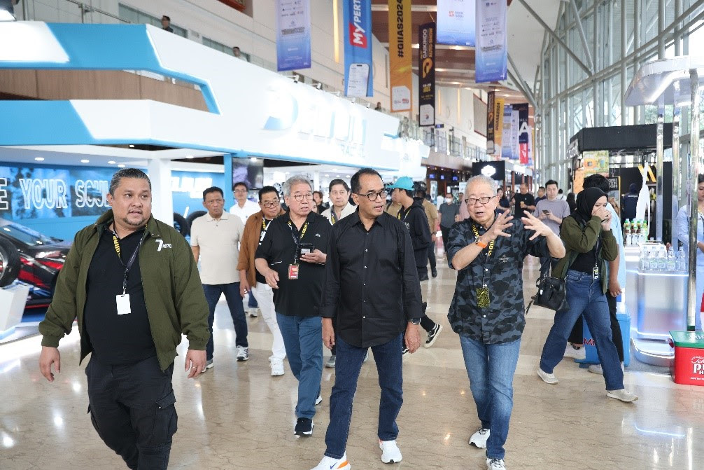 Menteri Perhubungan Budi Karya Sumadi menghadiri kegiatan GAIKINDO Indonesia International Auto Show (GIIAS) 2024 di ICE BSD yang dilaksanakan di Tangerang, Banten, Minggu, 21 Juli 2024.
