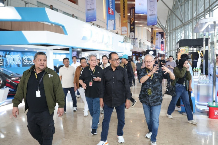 Menteri Perhubungan Budi Karya Sumadi menghadiri kegiatan GAIKINDO Indonesia International Auto Show (GIIAS) 2024 di ICE BSD yang dilaksanakan di Tangerang, Banten, Minggu, 21 Juli 2024.