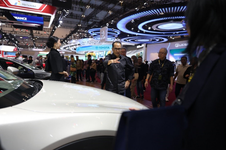 Pada kesempatan tersebut Menhub menegaskan komitmen pemerintah dalam mendukung kemajuan industri otomotif Indonesia.  