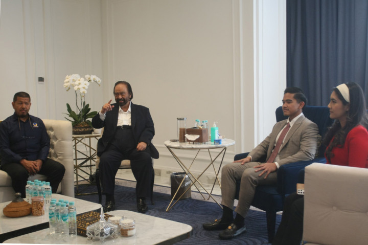 Selain itu, Kaesang mengaku dia membicarakan soal Pemilihan Kepala Daerah (Pilkada) 2024 di Indonesia Timur. Pembicaraan itu juga difokuskan bersama Ketua Teritorial Pemenangan NasDem di Wilayah Papua, Roberth Rouw.