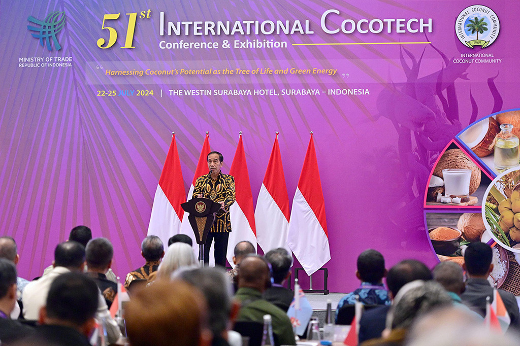 Presiden Joko Widodo secara resmi membuka Konferensi dan Pameran Kelapa Internasional (Cocotech) ke-51 Tahun 2024, yang digelar di Ballroom Hotel Westin, Kota Surabaya, Provinsi Jawa Timur, pada Senin, 22 Juli 2024. Dalam sambutannya, Presiden Jokowi menekankan potensi besar ekonomi hijau yang dimiliki Indonesia, terutama dalam industri kelapa.